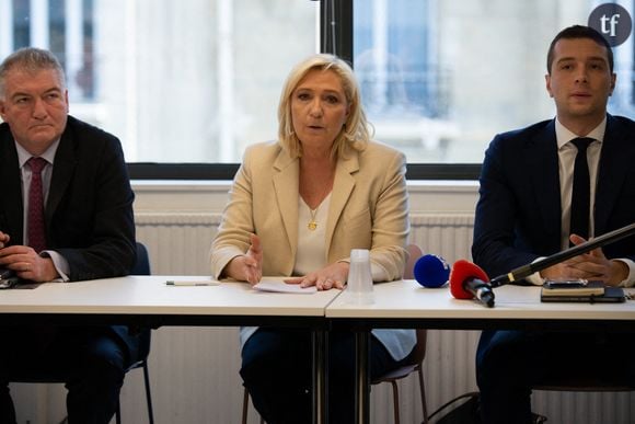 Marine Le Pen et Jordan Bardella lors d'une conférence de presse du 11 avril 2022