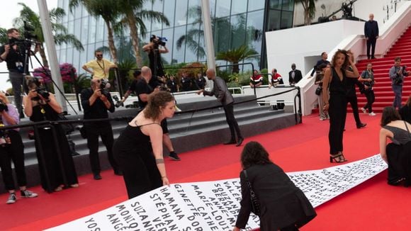 Les 129 noms de féminicides sur les marches de Cannes : la séquence choc du festival