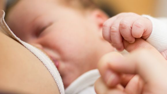 "Ca pourrait déranger" : Jasmin voulait allaiter dans le Louvre, un agent le lui interdit