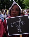  Une manifestante pro-avortement portant le costume de "The Handmaid's Tale" en mai 2019  