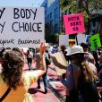 Manifestant pro-avortement après la décision de la Cour suprême