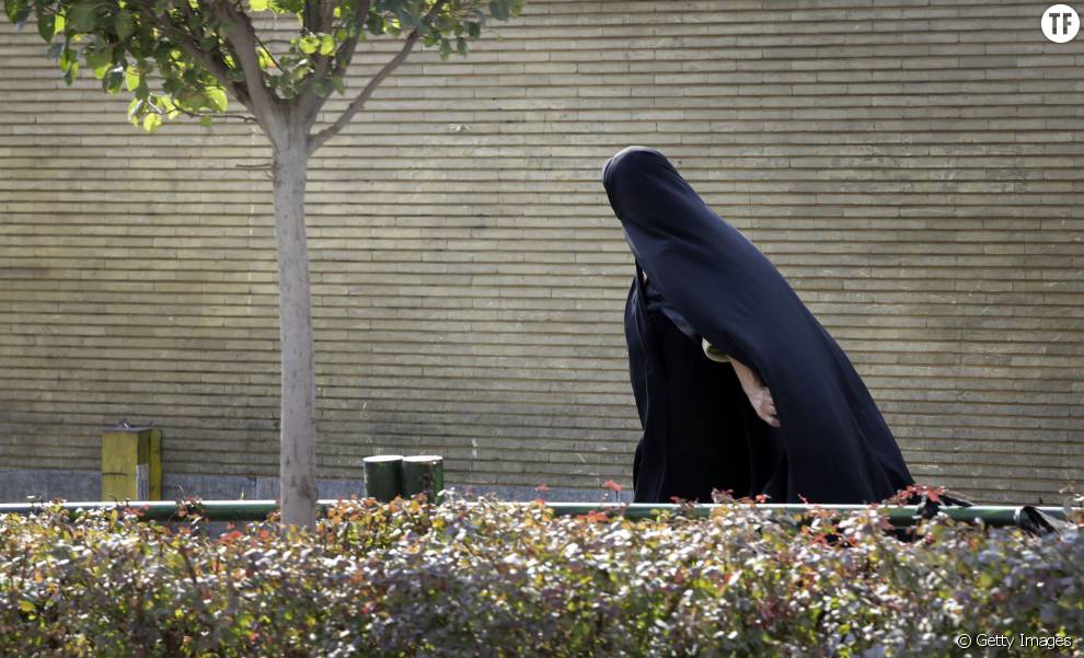  Femme voilée le 18 otobre 2015 à Téhéran en Iran 