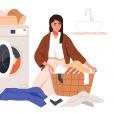 Une femme fait des lessives