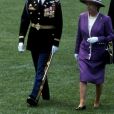  Un couvre-chef violet porté à Washington en 1991, lors d'un discours suivant la prise de parole de George H.W. Bush, période guerre du Golfe.   