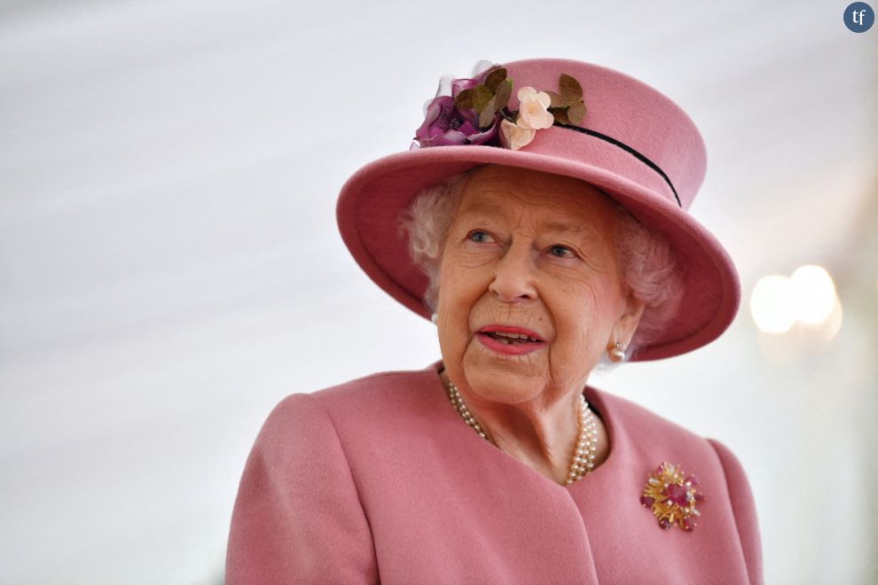 &quot;La reine est bien connue pour ses tenues unies de couleurs vives qui visent à s&#039;assurer qu&#039;elle est facilement reconnaissable lors des grandes occasions&quot;
