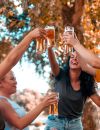     Le chef du parti conservateur polonais pense que les femmes ont moins d'enfants à cause de l'alcool    