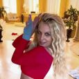         Pour accompagner son post, Britney Spears se filme en train de danser sur la chanson                Pumped Up Kicks                de Foster the people, les yeux rivés vers l'objectif de sa caméra        