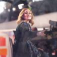  Ainsi lorsqu'une fan a ainsi voulu tourner une vidéo avec l'artiste, Adele a vivement réagi. La jeune femme qui tenait le smartphone utilisait un filtre TikTok 