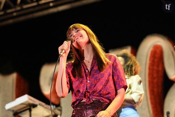 Parmi elles, Caroline de Maigret lui a écrit 2 coeurs rouges, pendant que le chanteur et guitariste du groupe Franz Ferdinand Alex Kapranos, qui est aussi son compagnon et le futur papa de son bébé, a tout simplement écrit "Magnifique".