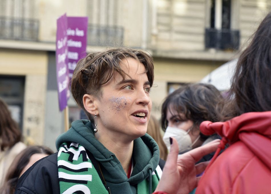 Sur Twitter, les contradictions sont maigres : un seul nom d'actrice française ouvertement lesbienne revient incessamment, celui d'Adèle Haenel. Actrice ouvertement lesbienne qui, soit dit en passant, a décidé de se mettre en retrait du monde du cinéma. Ce qui signifie certainement quelque chose.
Adèle Haenel - Demonstration of the committee 'Nous Toutes' for an international day against sexual and gender-based violence in Paris, France, on November 19, 2022. Photo by Patrice Pierrot/ABACAPRESS.COM