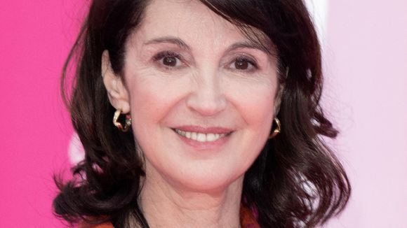 "Oui j'ai des rides partout !" : Zabou Breitman tacle l'âgisme, et c'est jubilatoire