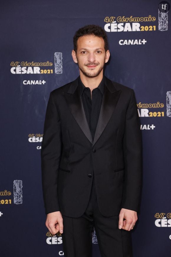 "... On a tous dû passer par-dessus les moqueries, les discriminations, les railleries, les insultes, les crachats...".Vincent Dedienne lors du photocall lors de la 46ème cérémonie des César à l'Olympia à Paris, France, le 12 mars 2021.© Thomas Samson / Pool / Bestimage&nbsp;&nbsp;