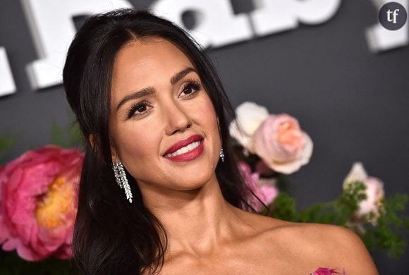 Résultat ? Au bout d'années d'esclandre éprouvante, pour la mère comme pour la fille, Jessica Alba a décidé qu'une thérapeute devait s'imposer entre elle et Honor. Et les bienfaits furent quasi immédiats ! On l'écoute : "Cela m'a mis comme sous contrôle, type : c'est vrai que je fais ça ! Et je suis désolé"