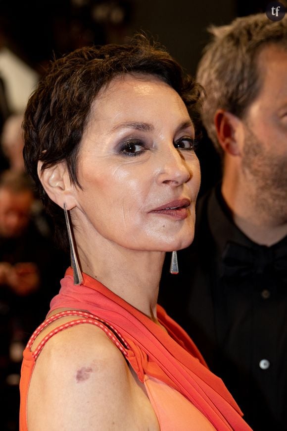 Un voyage en hauteurs à entreprendre d'ors et déjà au cinéma. 
Jeanne Balibar - Montée des marches du film " Black Flies " lors du 76ème Festival International du Film de Cannes, au Palais des Festivals à Cannes. Le 18 mai 2023 © Jacovides-Moreau / Bestimage 