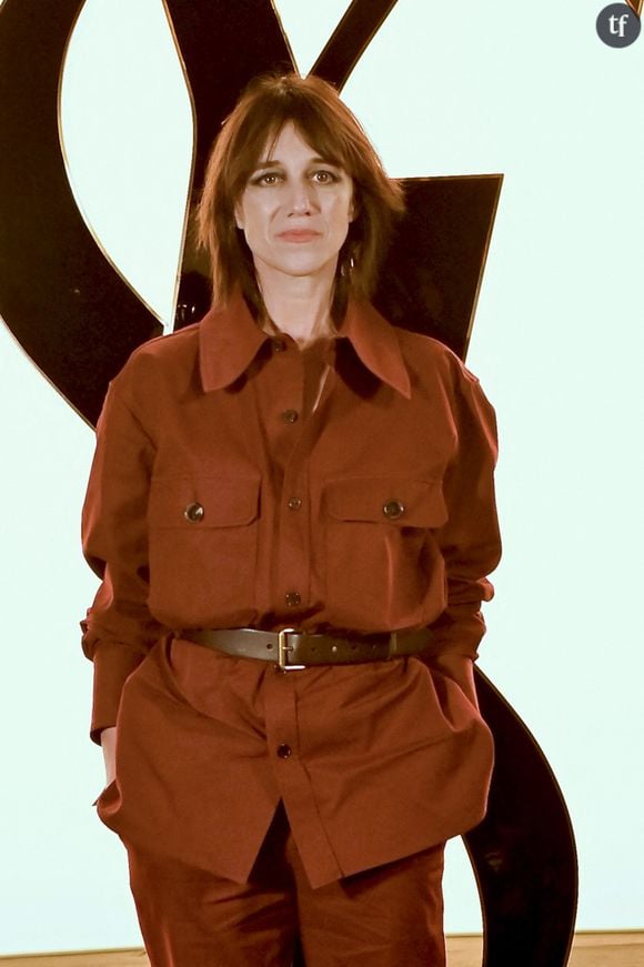 Dans les pages de "ELLE" dont elle fait la Une, l'espace d'une longue interview et d'un classieux shooting, Charlotte Gainsbourg est revenue sur son poignant docu, "Jane par Charlotte". Impossible de ne pas s'émouvoir.Charlotte Gainsbourg, au photocall du défilé Saint Laurent collection femme automne/hiver 2024-2025 lors de la fashion week à Paris (PFW) le 27 février 2024. © Olivier Borde / Bestimage