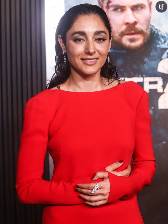 "Il y avait beaucoup de choses que je ne pouvais pas faire si je restais cette femme-là sous le foulard". Sur les ondes de France Inter, la grande Golshifteh Farahani, à l'affiche de "Roqya", est revenue sur son départ de l'Iran pour la France.
Golshifteh Farahani à la première du film "Extractions 2" à New York, le 13 juin 2023. 