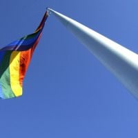 En Californie, un secouriste porte plainte... Pour un simple drapeau LGBT+ !