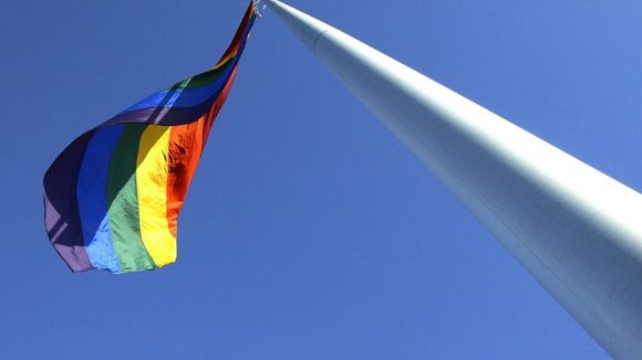 En Californie, un secouriste porte plainte... Pour un simple drapeau LGBT+ !