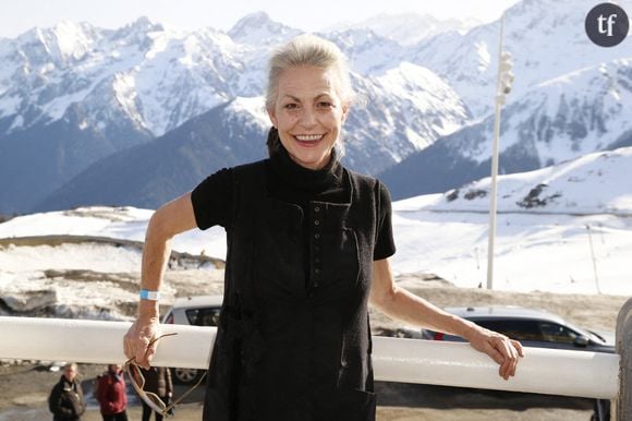 Sur le plateau de Thierry Ardisson et dans une atmosphère aux antipodes de la bienveillance, une femme bien connue ose rejeter d'un revers de la main cette romantisation à tout va : Lio.  