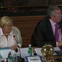 "Ecrasez-vous !" : Patrick Balkany s'en prend violemment à une conseillère municipale (vidéo)