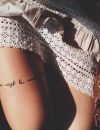 Idée de tatouage sur le haut de la cuisse : une citation