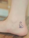 Idée de tatouage sur la cheville : un chat