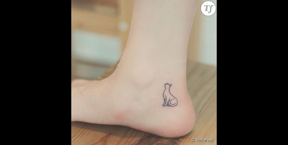 Idée de tatouage sur la cheville : un chat