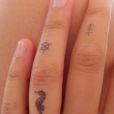 Idée de tatouage sur les doigts : des motifs marins