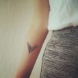 Idée de tatouage à l'intérieur du bras : un triangle graphique