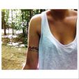 Idée de tatouage à l'intérieur du bras : une chaîne de montagnes