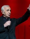 Le chanteur Charles Aznavour sur scène