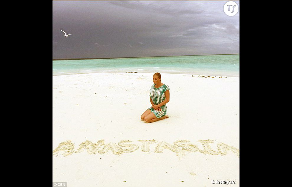 Anastasia Volochkova sur une plage des Maldives