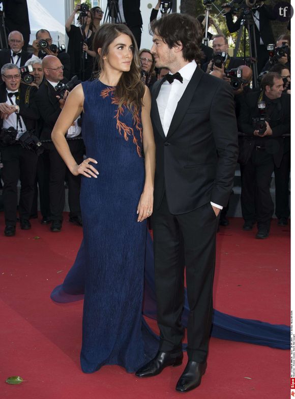 Nikki Reed et son mari Ian Somerhalder montent les marches du Festival de Cannes 2015