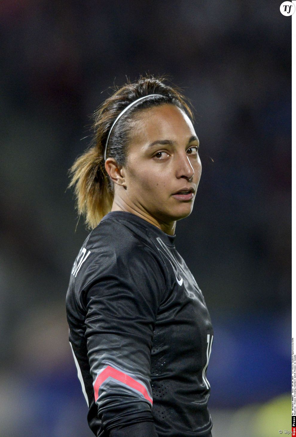  Sarah Bouhaddi : gardienne de but. A 28 ans, la native de Cannes et ses 1m75 comptent 94 sélections en équipe de France. Elle évolue dans le club de l&#039;Olympique Lyonnais. 