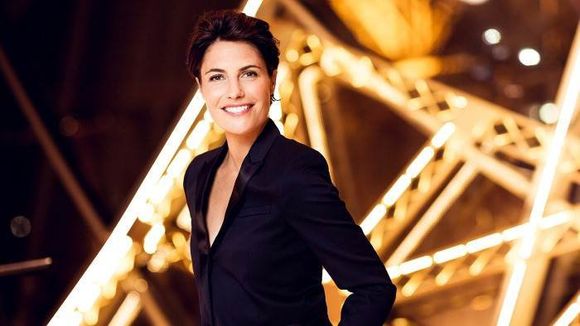 "Un Soir à la Tour Eiffel" : Alessandra Sublet reçoit Mathilde Seigner - Replay