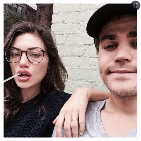 Phoebe Tonkin et Paul Wesley