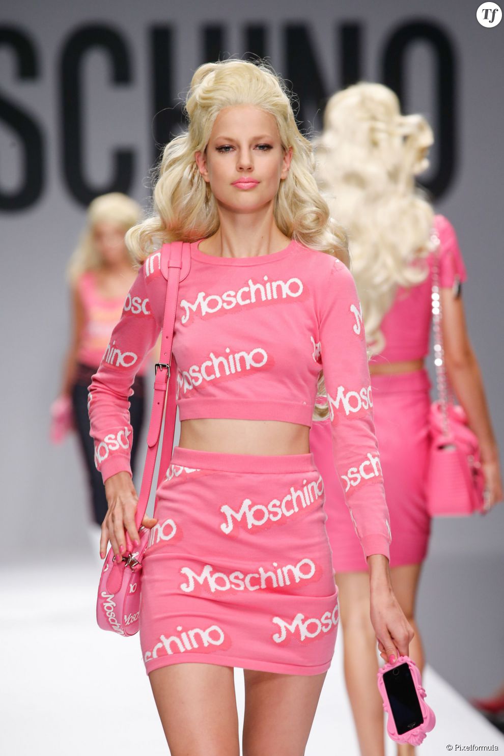 Le défilé Moschino de l&#039;été 2015 était un véritable retour en enfance autour du thème de Barbie.