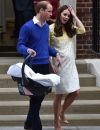 Kate et William quittant l'hôpital avec leur petite Charlotte