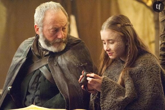 Sir Davos offre un cadeau à Shireen avant de repartir sur le mur