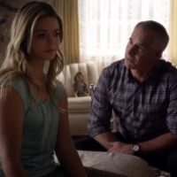 Pretty Little Liars saison 6 : pourquoi M. DiLaurentis ment-il à propos de Charles ?