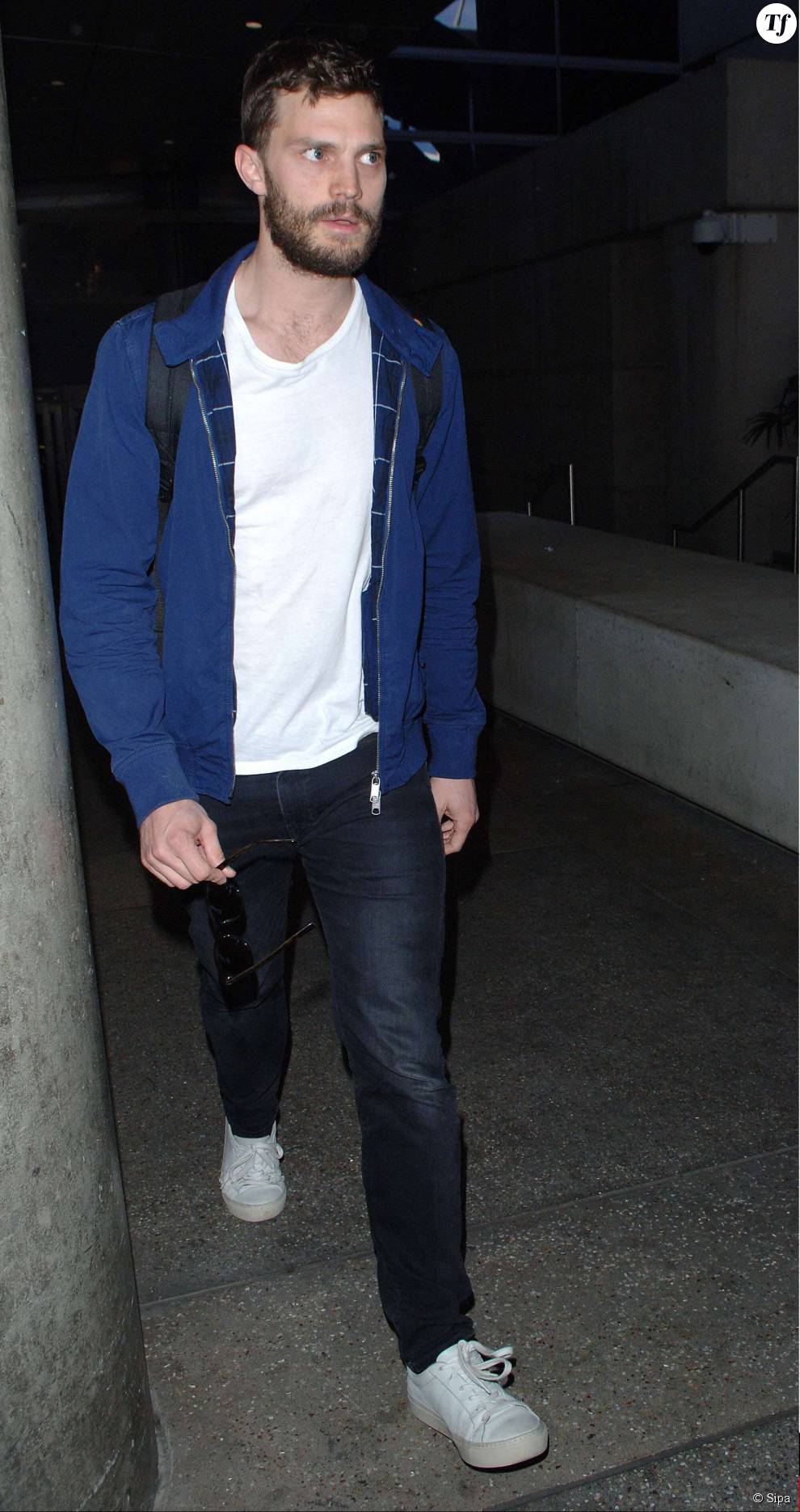 Jamie Dornan en look casual chic