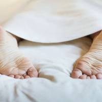 Insomnie : comment vos pieds peuvent vous aider à vous endormir