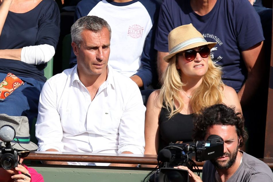 Yann Delaigue et sa compagne Astrid Bard - People dans les tribunes des Internationaux de France de tennis de Roland Garros le 3 juin 2015. 