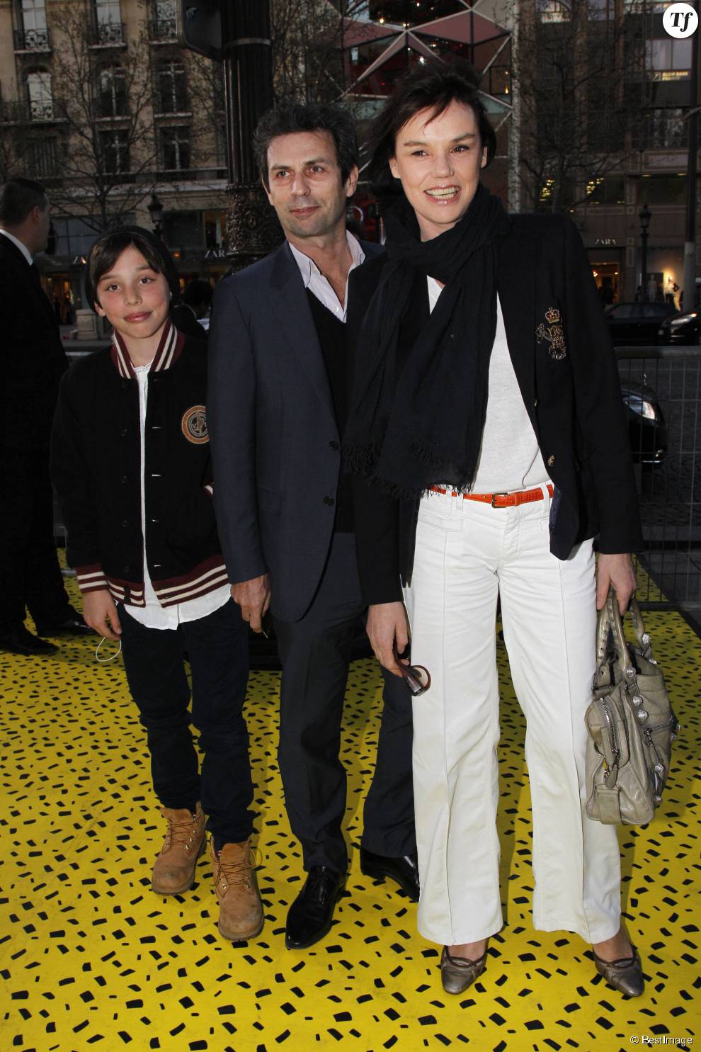   CLAIRE NEBOUT, FREDERIC TADDEI ET LEUR FILS - AVANT PREMIERE DU FILM &quot;SUR LA PISTE DU MARSUPILAMI &quot; AU GAUMONT MARIGNAN A PARIS LE 26 MARS 2012  