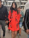  Selena Gomez en pleine promotion à Londres, le 25 septembre 2015. Elle porte 2 tenues : une robe noire et une tenue rouge. © CPA/Bestimage  
