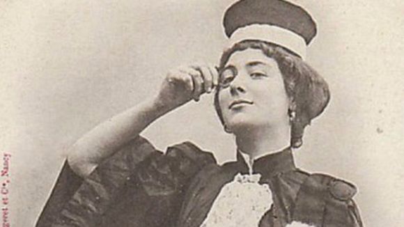 "Les femmes de l'avenir" : cette série de cartes postales misogynes de 1902 est édifiante