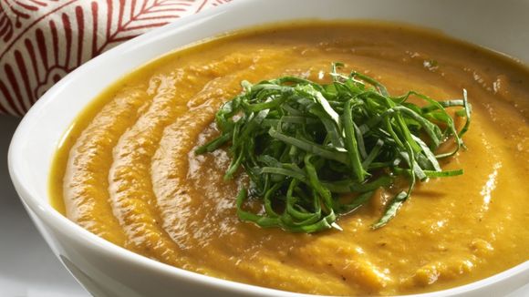 Soupe au potimarron et garniture au chou kale : la recette onctueuse et healthy de l'automne