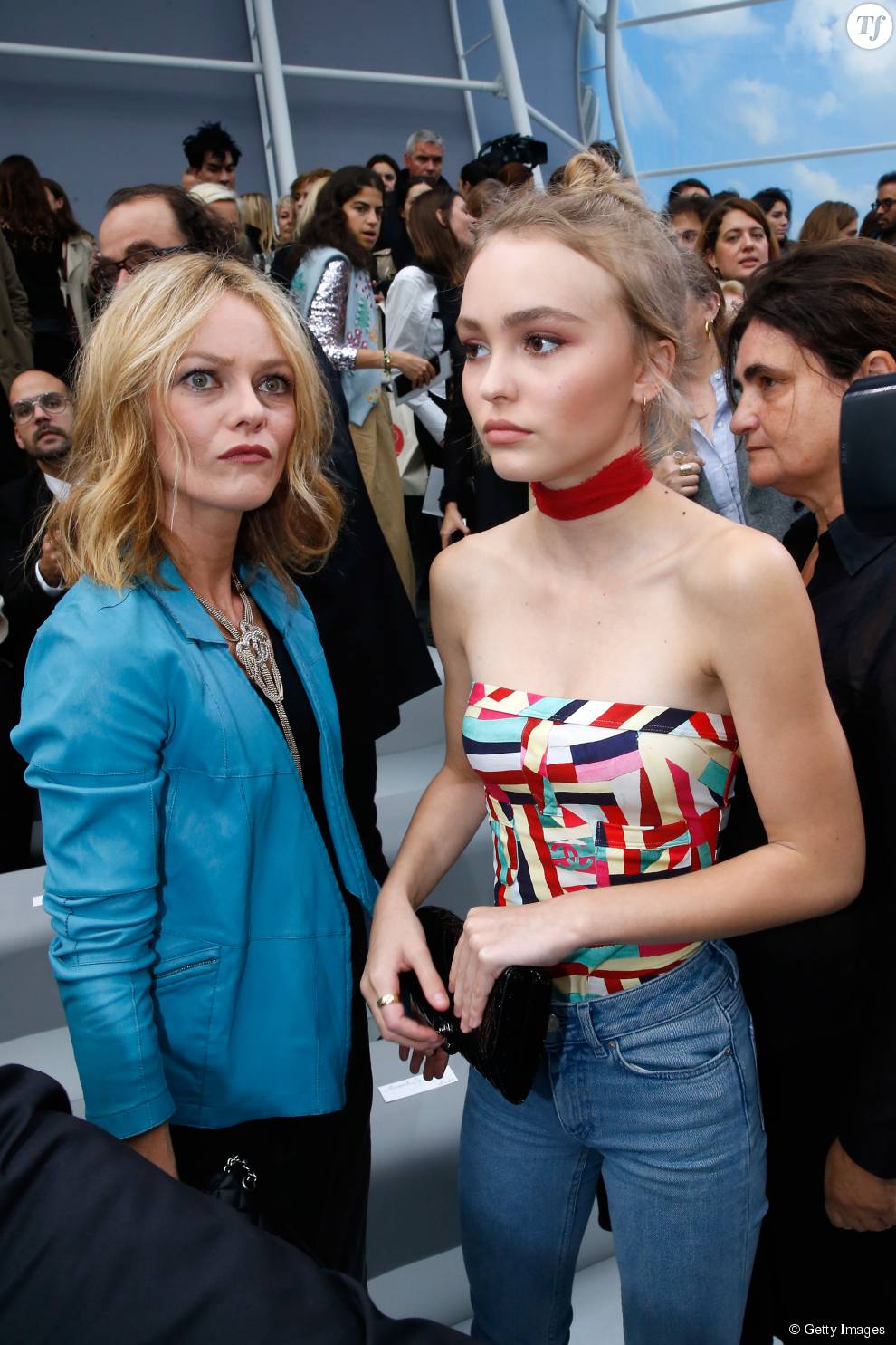 Lily-Rose Depp et sa mère Vanessa Paradis au défilé Chanel.