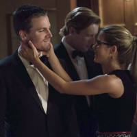 Arrow saison 4 : Oliver va revenir changé et heureux grâce à Felicity