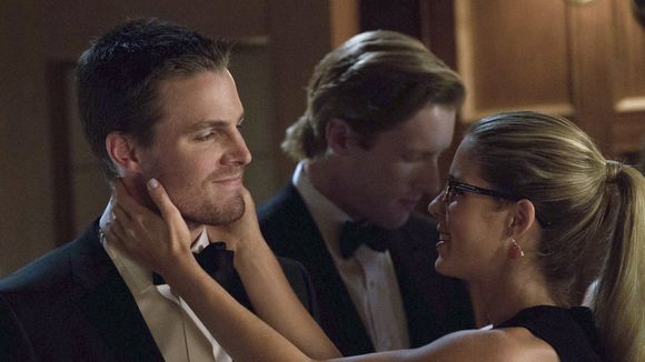 Arrow saison 4 : Oliver va revenir changé et heureux grâce à Felicity